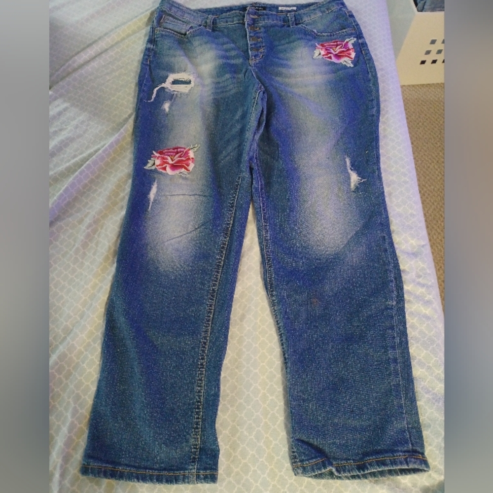 Daisey Fuentes womens 16 Paulina best Friend Jeans  rose patches distressed.  
